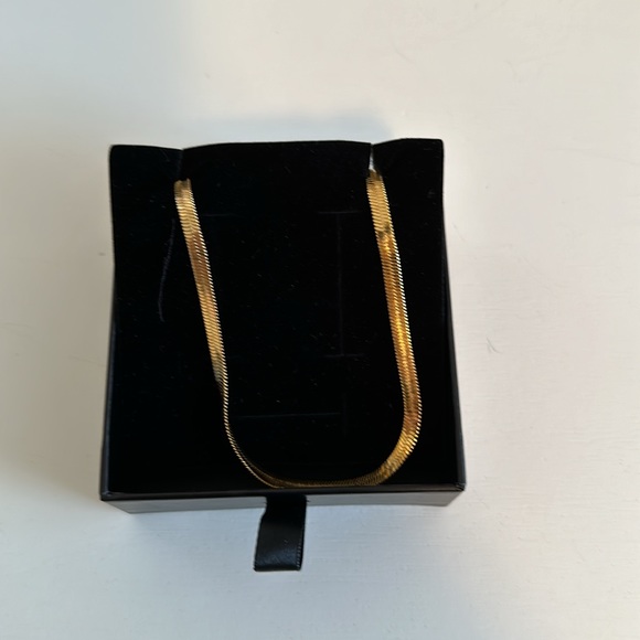 Gold Herringbone Necklace. Never worn. - Picture 2 of 4